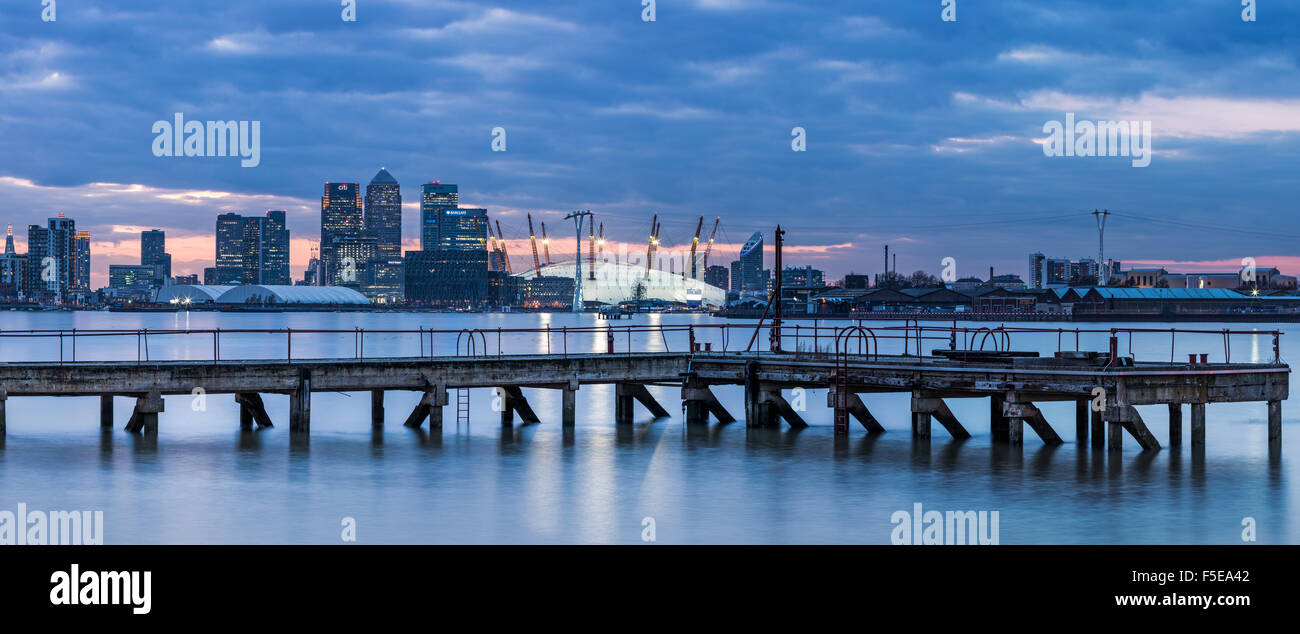 Canary Wharf à partir de London Docklands, Londres, Angleterre, Royaume-Uni, Europe Banque D'Images
