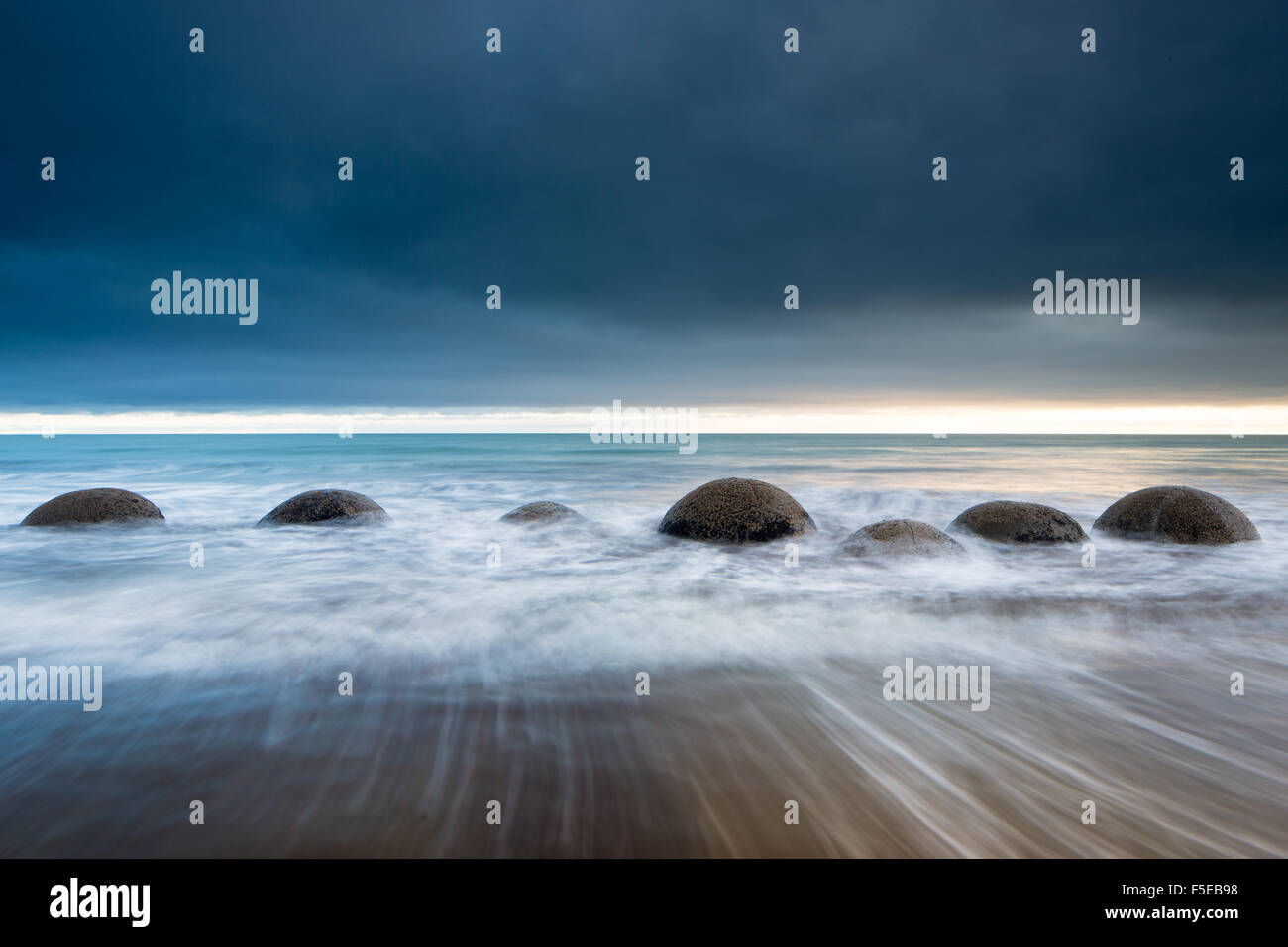 Moeraki Boulders, Koekohe Plage, Moeraki Penninsula, Otago, île du Sud, Nouvelle-Zélande, Pacifique Banque D'Images