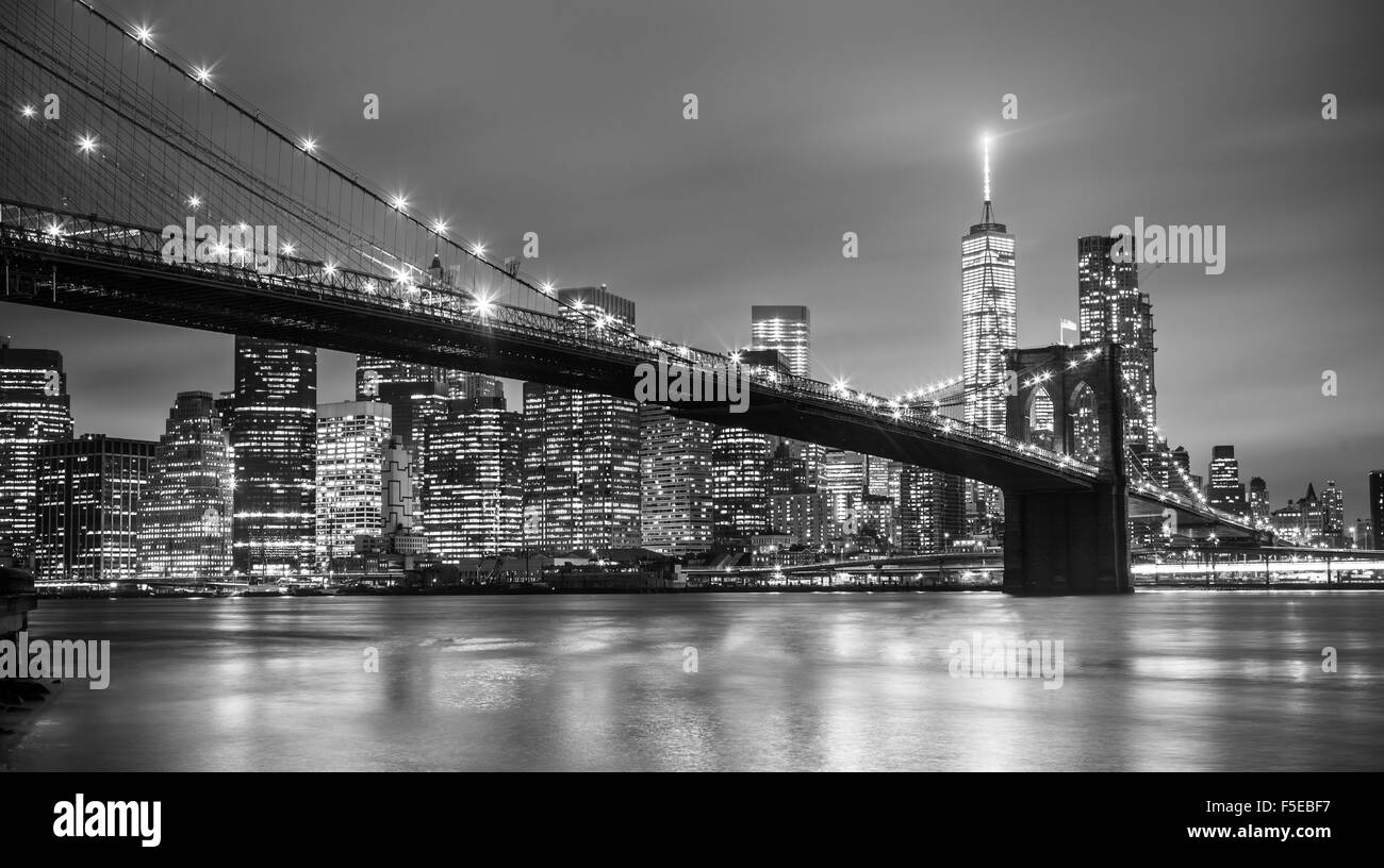 Brooklyn Bridge at Dusk, New York City. Banque D'Images