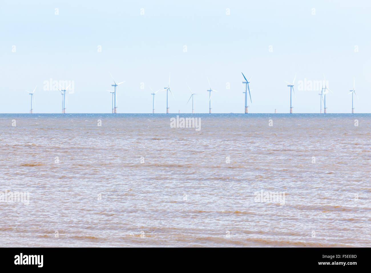 Le Lynn et Inner Dowsing wind farm. Éoliennes offshore en mer du Nord, vu de Skegness, Lincolnshire, Angleterre, RU Banque D'Images