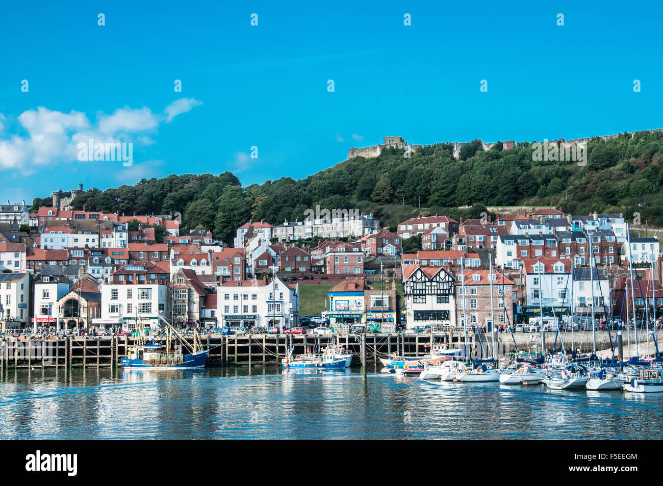 La lumière sur le port de Scarborough, Yorkshire Ray Boswell Banque D'Images