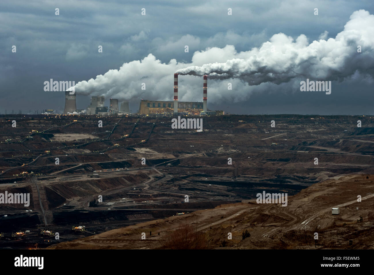 Mine de charbon brun Belchatow et power station. La Pologne. Banque D'Images