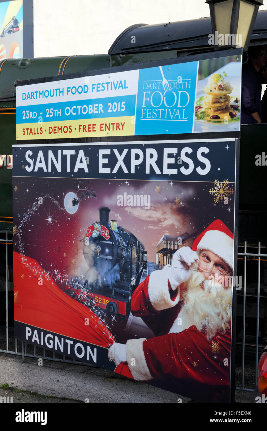 La publicité pour Dartmouth Steam Railway Santa Express, Paignton, Devon, Angleterre. Banque D'Images