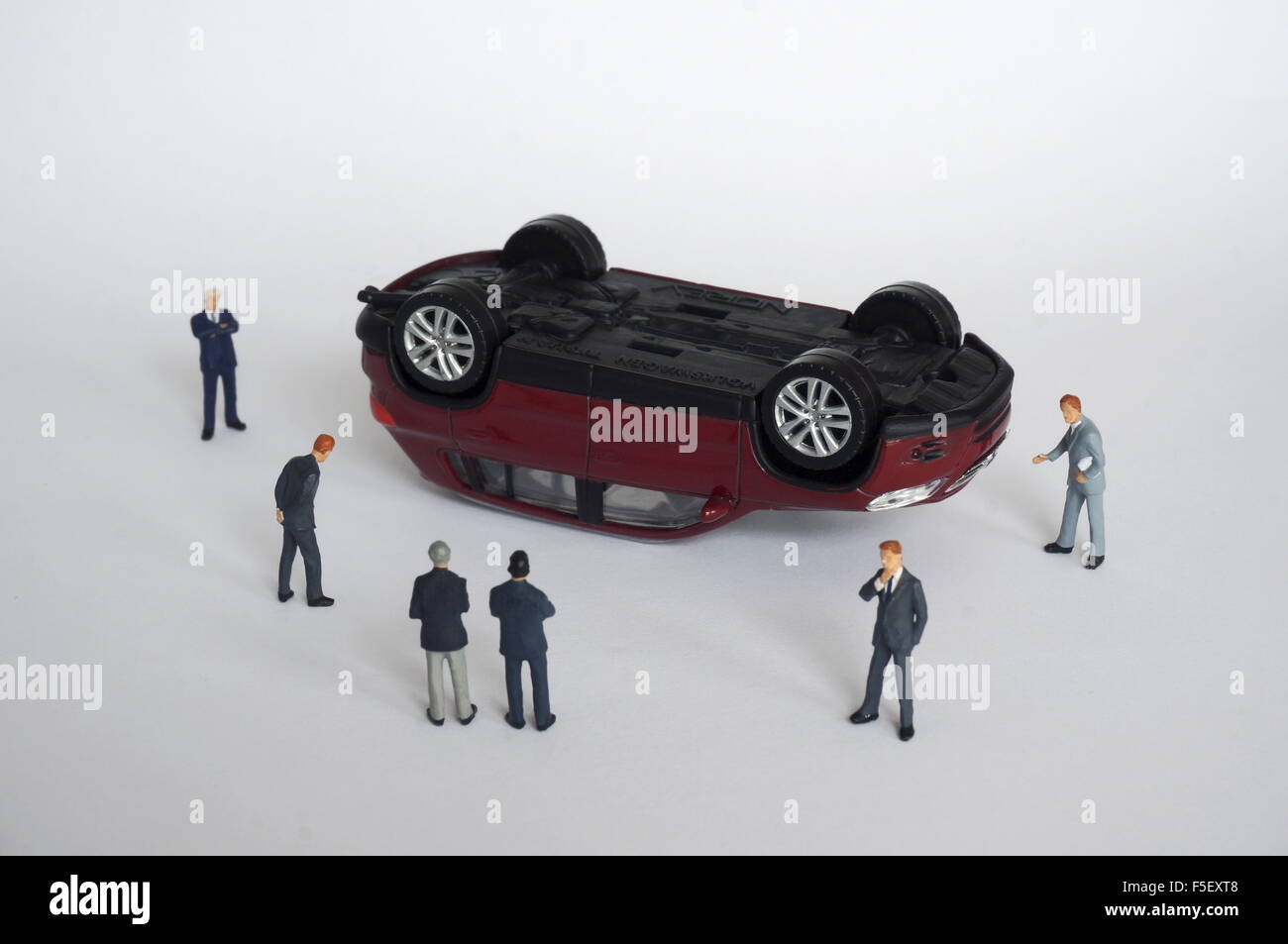 ILLUSTRATION - chiffres Manager autour d'un embout sur Volkswagen Tiguan VW modèle 'voiture'. La photo a été prise le 16 octobre 2015. Photo : S. Steinach - AUCUN FIL SERVICE - Banque D'Images