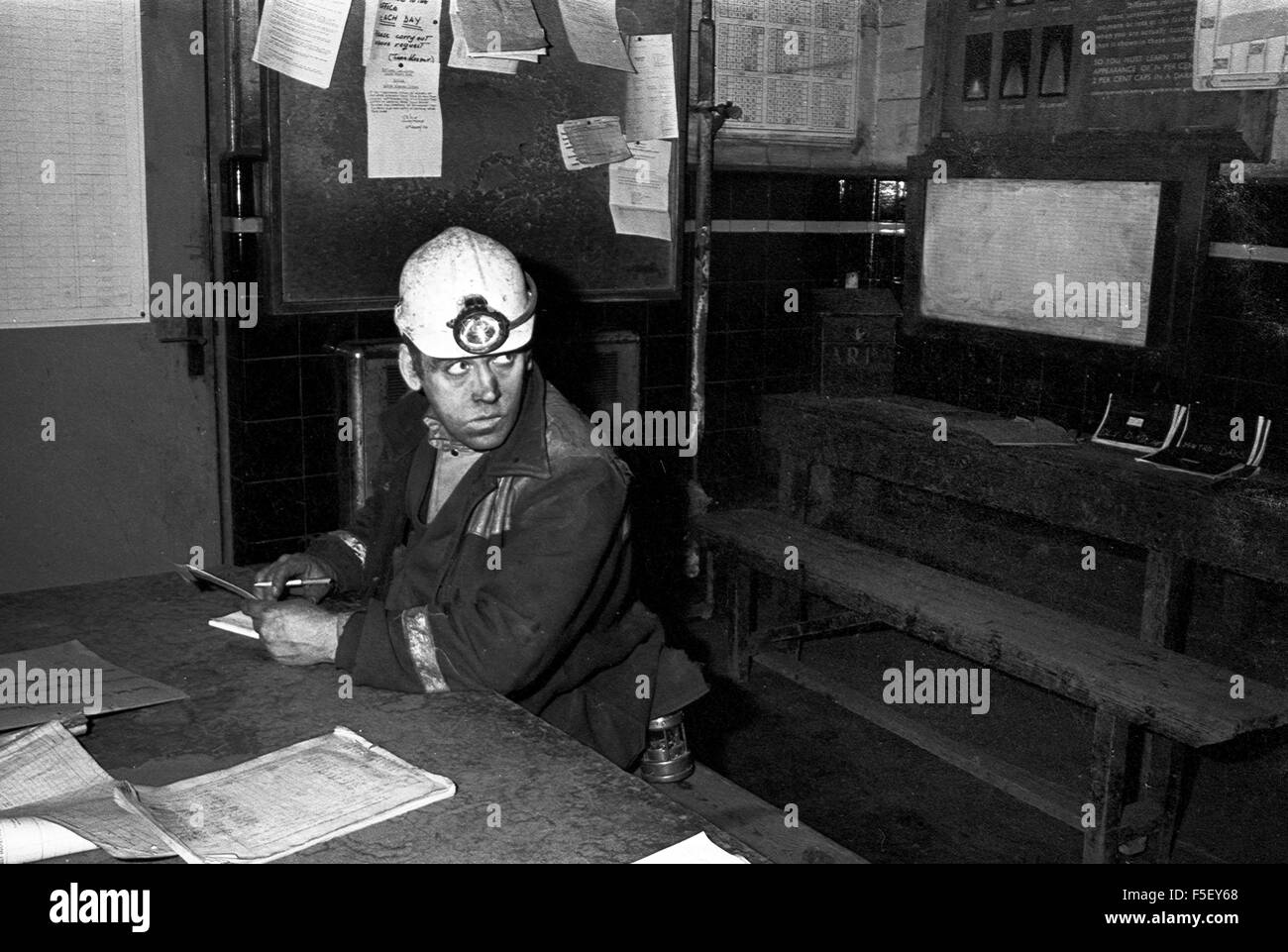 Mineurs de la mine de charbon sud-Celynen dans le sud du Pays de Galles les vallées. La fosse a fermé en 1986 avec la perte de plus de 600 emplois. Banque D'Images