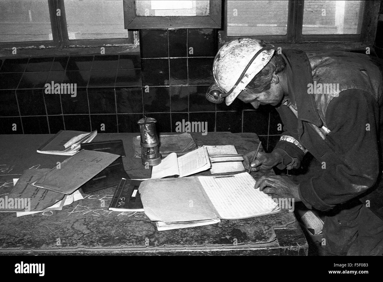 Mineurs de la mine de charbon sud-Celynen dans le sud du Pays de Galles les vallées. La fosse a fermé en 1986 avec la perte de plus de 600 emplois. Banque D'Images