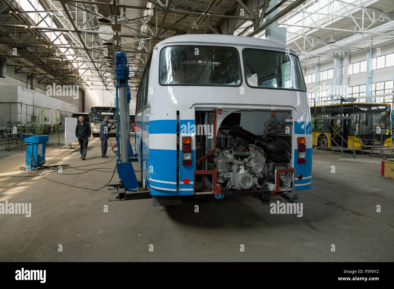 Lviv, Ukraine, l'entretien de vieux bus à LAZ Banque D'Images