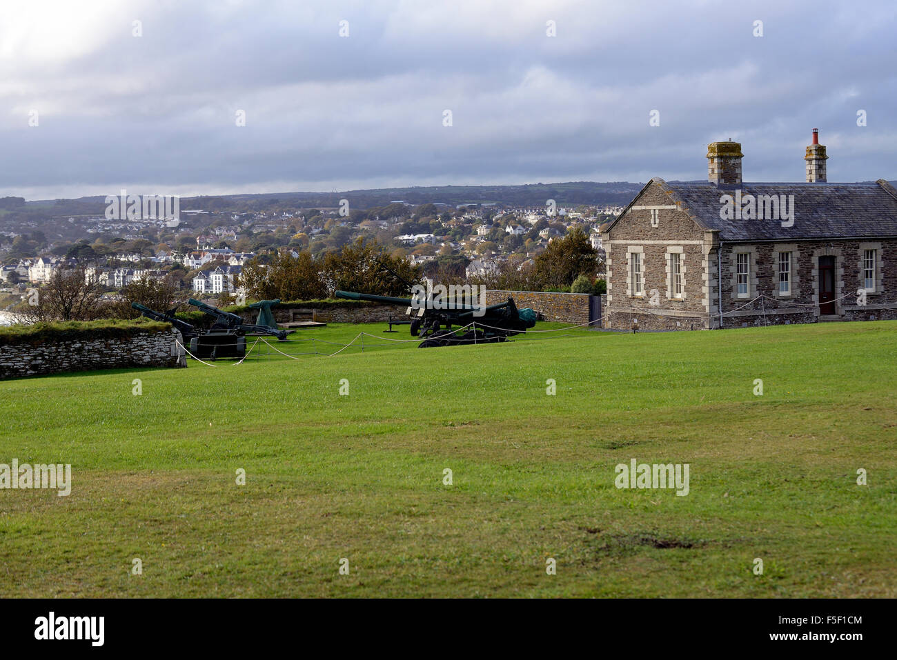 Le Château de Pendennis est l'une des plus belles forteresses du puissant construit par Henry VIII à défendre le pays contre l'invasion. Banque D'Images