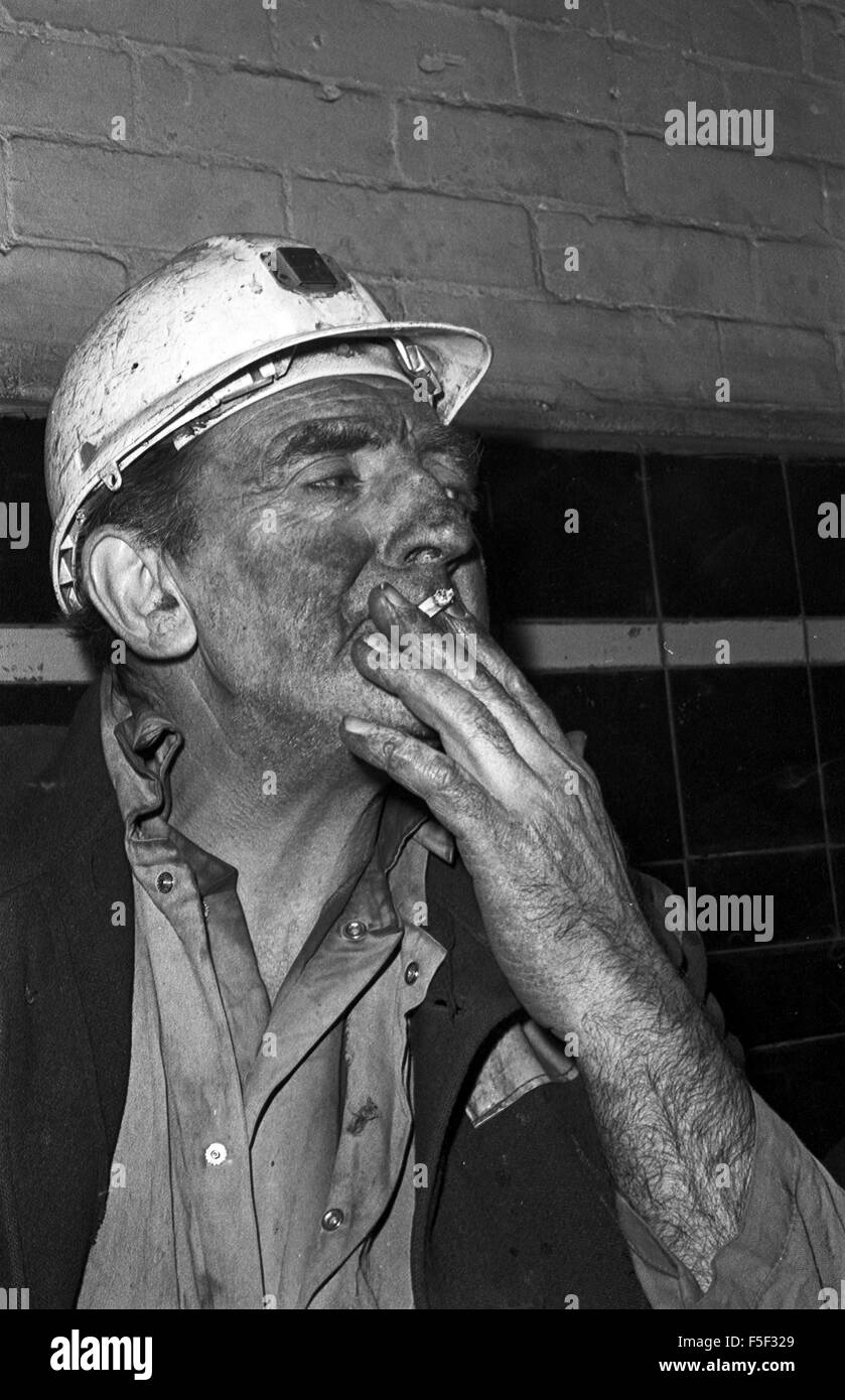 Un mineur de la mine sud-Celynen dans le sud du Pays de Galles les vallées. La fosse a fermé en 1986 avec la perte de plus de 600 emplois. Banque D'Images