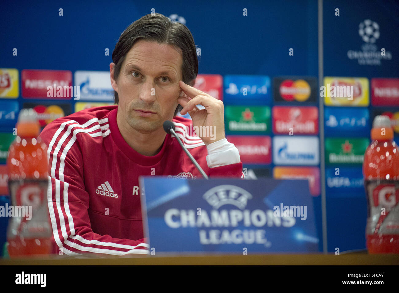 Rome, Italie. 06Th Nov, 2015. Leverkusen entraîneur en chef Roger Schmidt assiste à la conférence de presse de l'avant de l'UEFA Champions League Groupe e match de football entre les Rom et le Bayer Leverkusen à Rome, Italie, 03 novembre, 2015. Photo : Giuseppe Maffia/dpa/Alamy Live News Banque D'Images