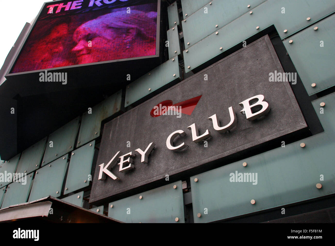 Déc 07, 2003 ; Hollywood, CA, USA ; la clé Club, situé au 9039 Sunset Boulevard, West Hollywood. En août 1996, cette tache sur le Sunset Strip ouvert comme Billboard Live, avec un spectaculaire cloutés- block party avec TonyÊBennet theÊGinÊBlossoms JennyÊMcCarthy, et maître de cérémonie. Les 12 000 pieds carrés, trois niveau club nom réservé actes tels que tôt le JamesÊBrown theÊRamones inclus :,, TheÊMonkees theÊTubes theÊalmightyÊUltrasound,,, DickÊDale DwightÊYokum BowÊWowÊWow,,, du 37e anniversaire MagicÊJohnson, Rupaul, LittleÊRichard et beaucoup d'autres choses. (Crédit Image : Ruar Banque D'Images