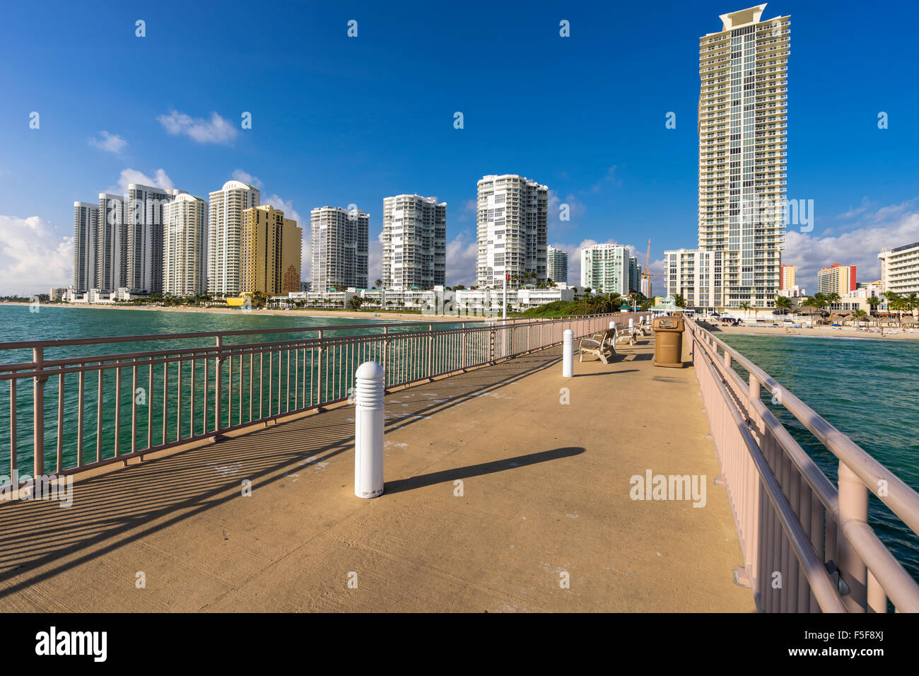 Sunny Isles Beach Pier à Miami, Floride Banque D'Images