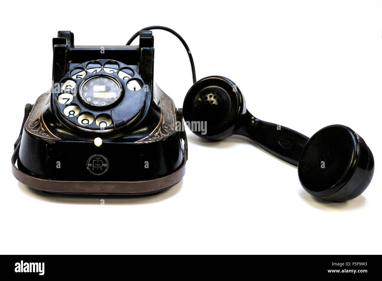 Bell original téléphone à cadran rotatif en bakélite des Années 1940 Années 1950 sur fond blanc Banque D'Images