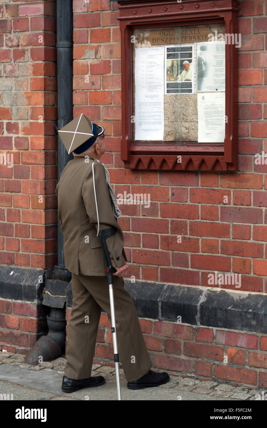 Wroclaw, Pologne, l'homme en uniforme scouts polonais Banque D'Images