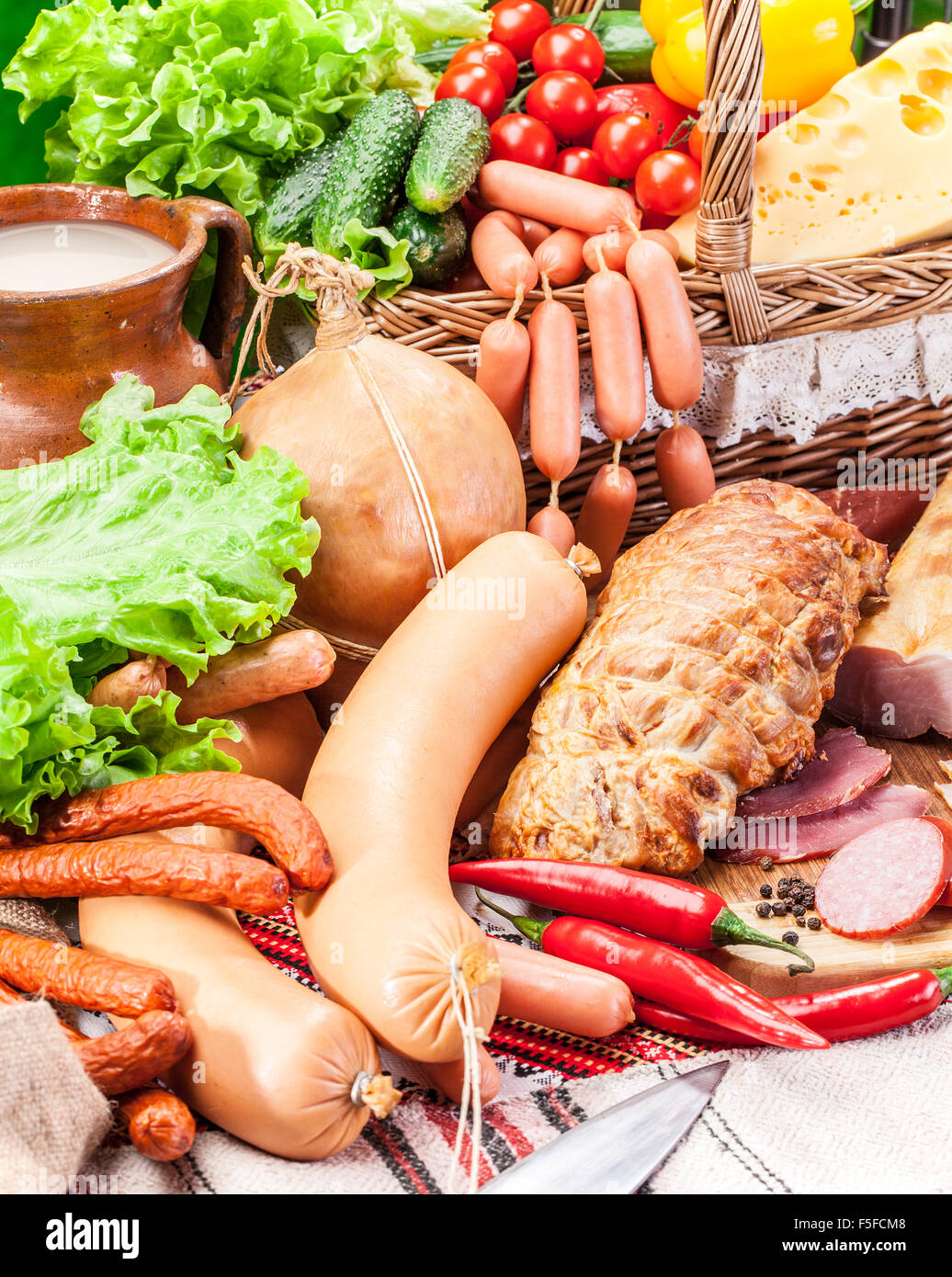 Gamme de produits de viande et des saucisses et autres produits fermiers. Banque D'Images