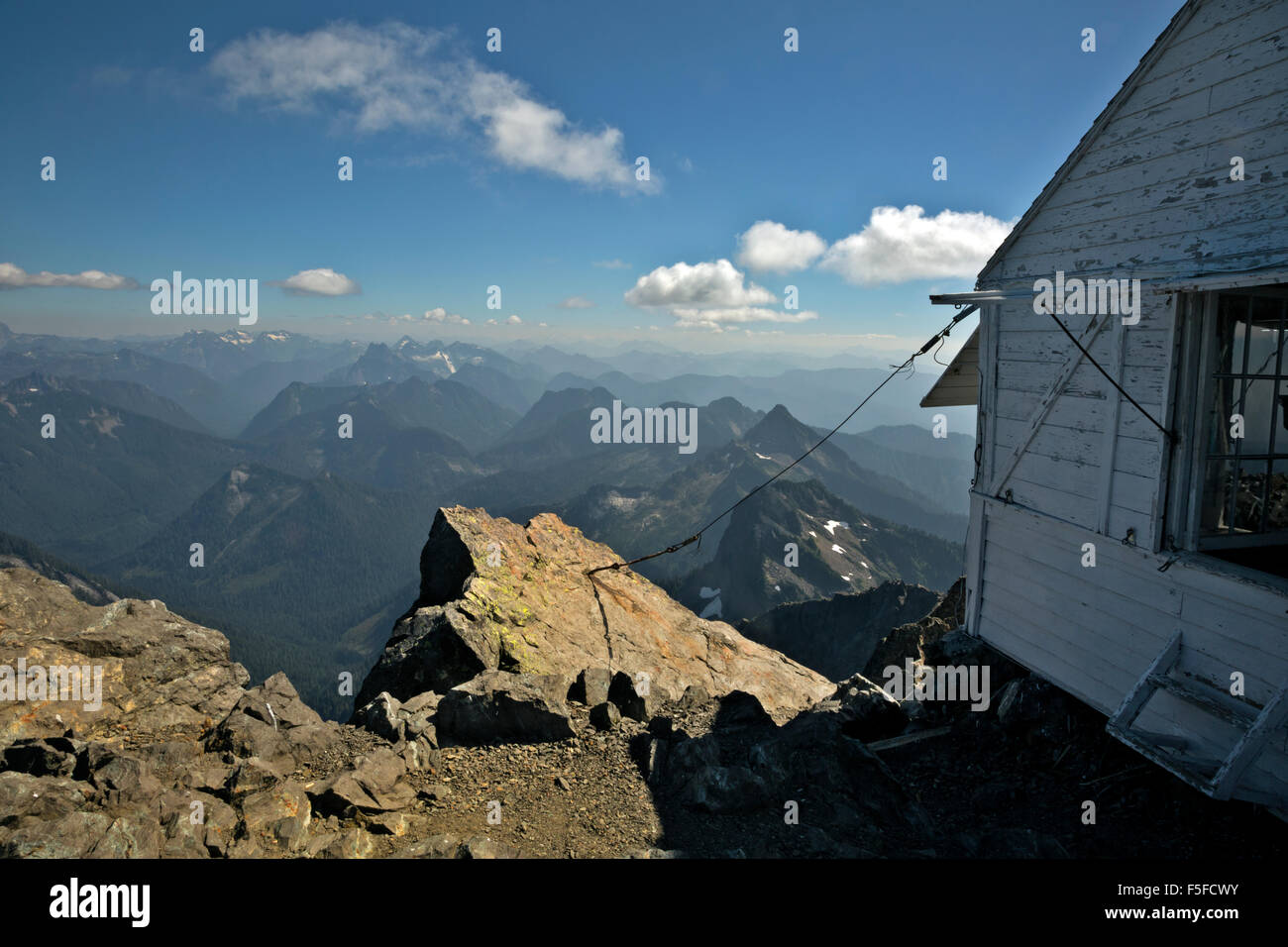 WASHINGTON - Vue de la Cascade de trois doigts Lookout dans le Boulder River Wilderness Area. Banque D'Images