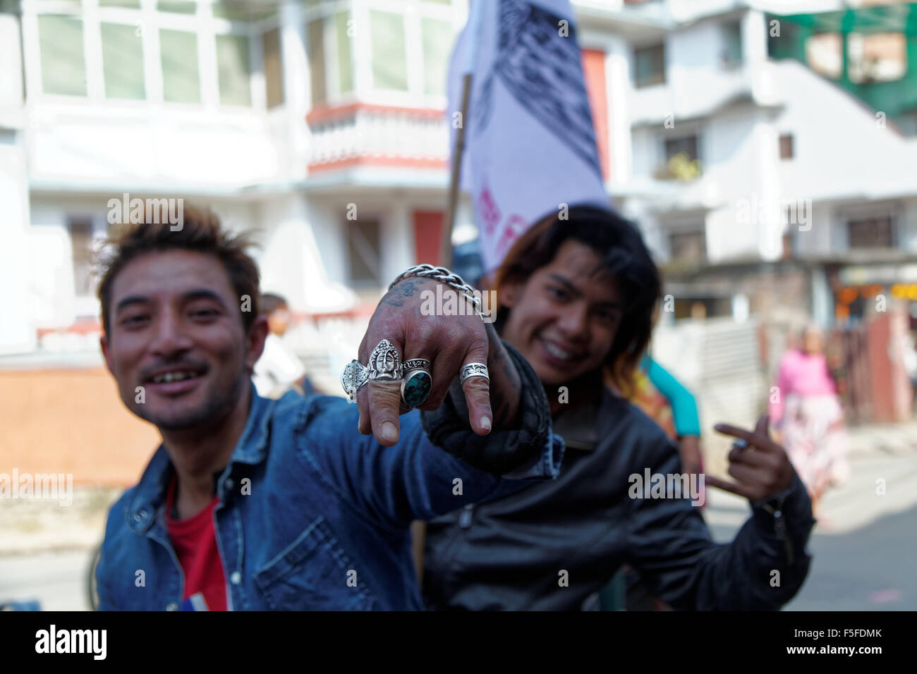 Katmandou, Népal - 3 novembre 2013 : rassemblement motards népalais pour un rassemblement politique pendant les élections 2013 Banque D'Images