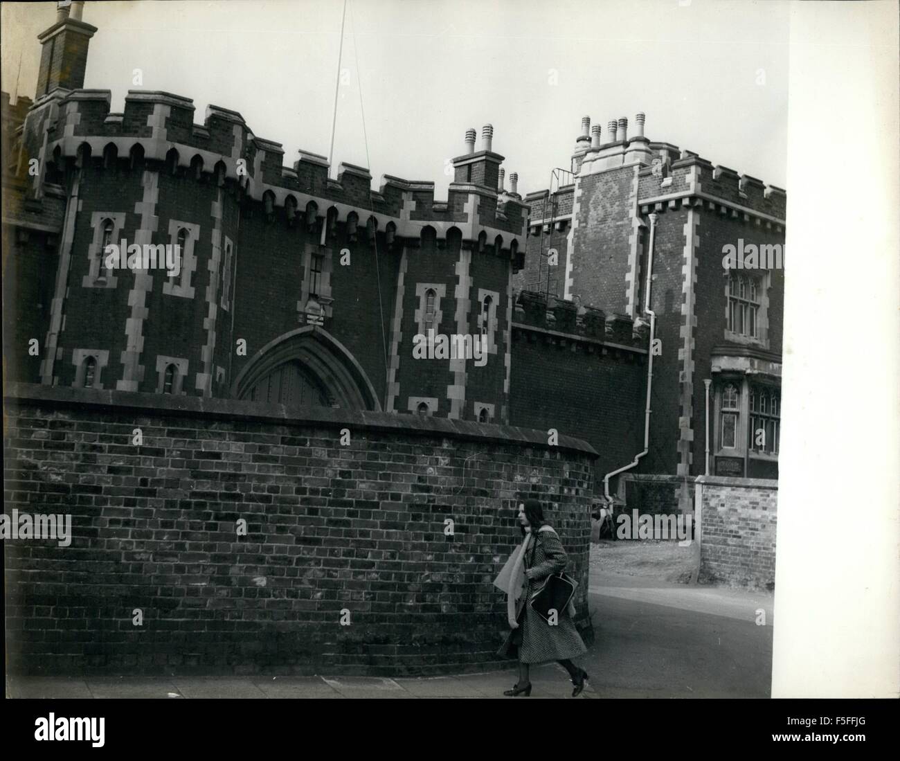 1957 - Lecture en prison : un Sombre-comté à l'immeuble dans lequel une variété de prisonnier ont leurs peines. © Keystone Photos USA/ZUMAPRESS.com/Alamy Live News Banque D'Images