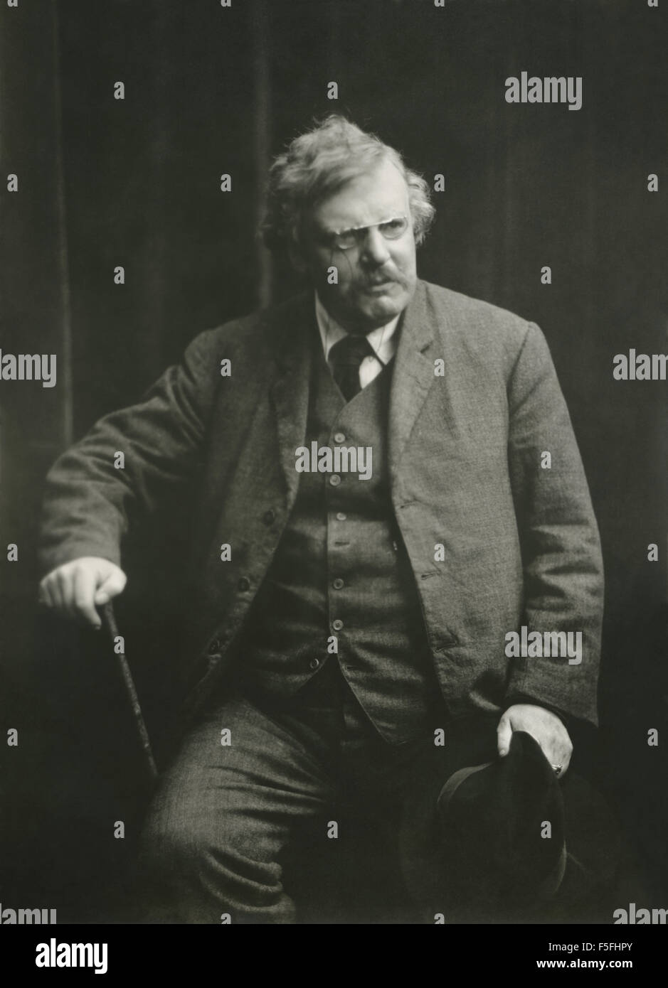 Gilbert Keith Chesterton (G.K.) est un auteur britannique de premier plan, penseur, journaliste, critique d'art, débatteur, théologien et apologiste chrétien du début du xxe siècle. Un écrivain prolifique, il a publié près de 100 livres et plus de 4 000 articles de journaux et d'essais. Banque D'Images