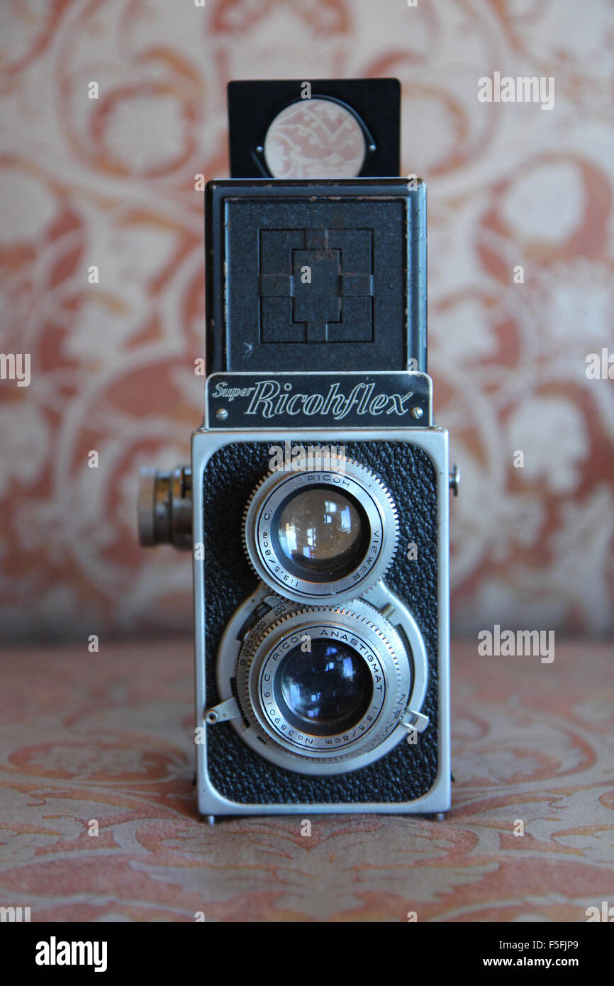 Vintage Photo caméras sur un comptoir en pierre Banque D'Images