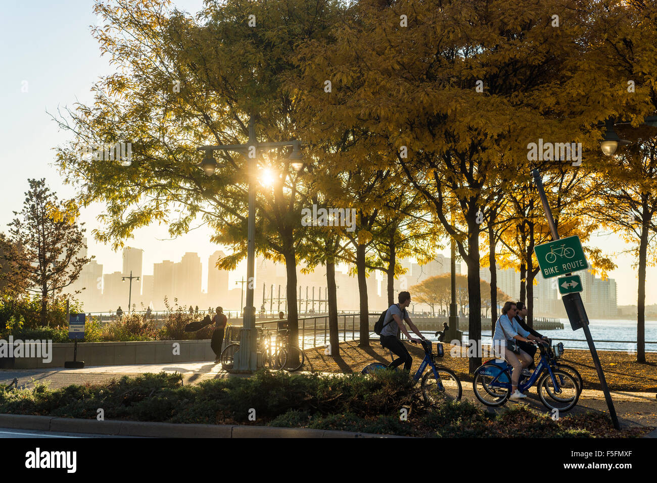 New York, NY Les CitiBikes sur l'Hudson River Greenway Park en automne ©Stacy Walsh Rosenstock/Alamy Banque D'Images