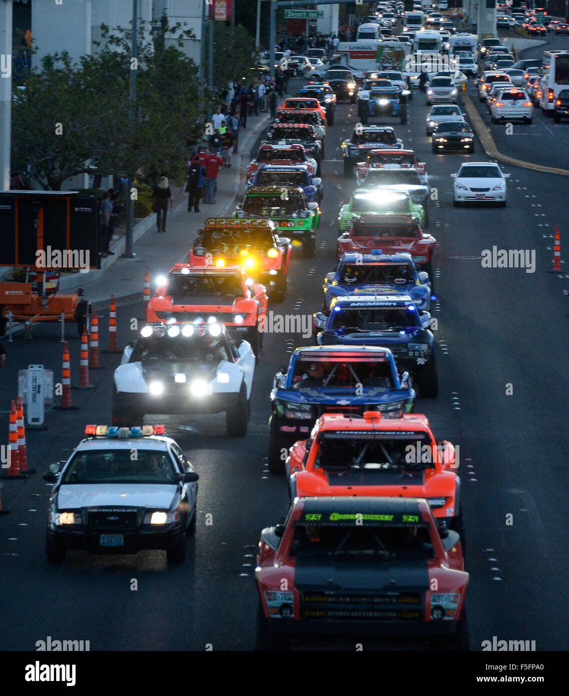 Las Vegas, Nevada, USA. 06Th Nov, 2015. Des milliers de personnes impliquées dans l'industrie automobile assister à la Specialty Equipment Market Association (SEMA) montre le mardi. Le spectacle s'exécute jusqu'à vendredi avec des centaines de voitures et d'autres produits de l'automobile sur l'affichage.Photo par Gene Blevins/LA DailyNews/ZumaPress © Gene Blevins/ZUMA/Alamy Fil Live News Crédit : ZUMA Press, Inc./Alamy Live News Banque D'Images