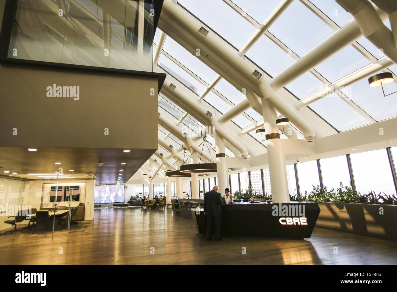 Los Angeles, Californie, USA. 12 octobre, 2015. Le bureau de Los Angeles de CBRE dans le centre-ville de Los Angeles. © Ringo Chiu/ZUMA/Alamy Fil Live News Banque D'Images