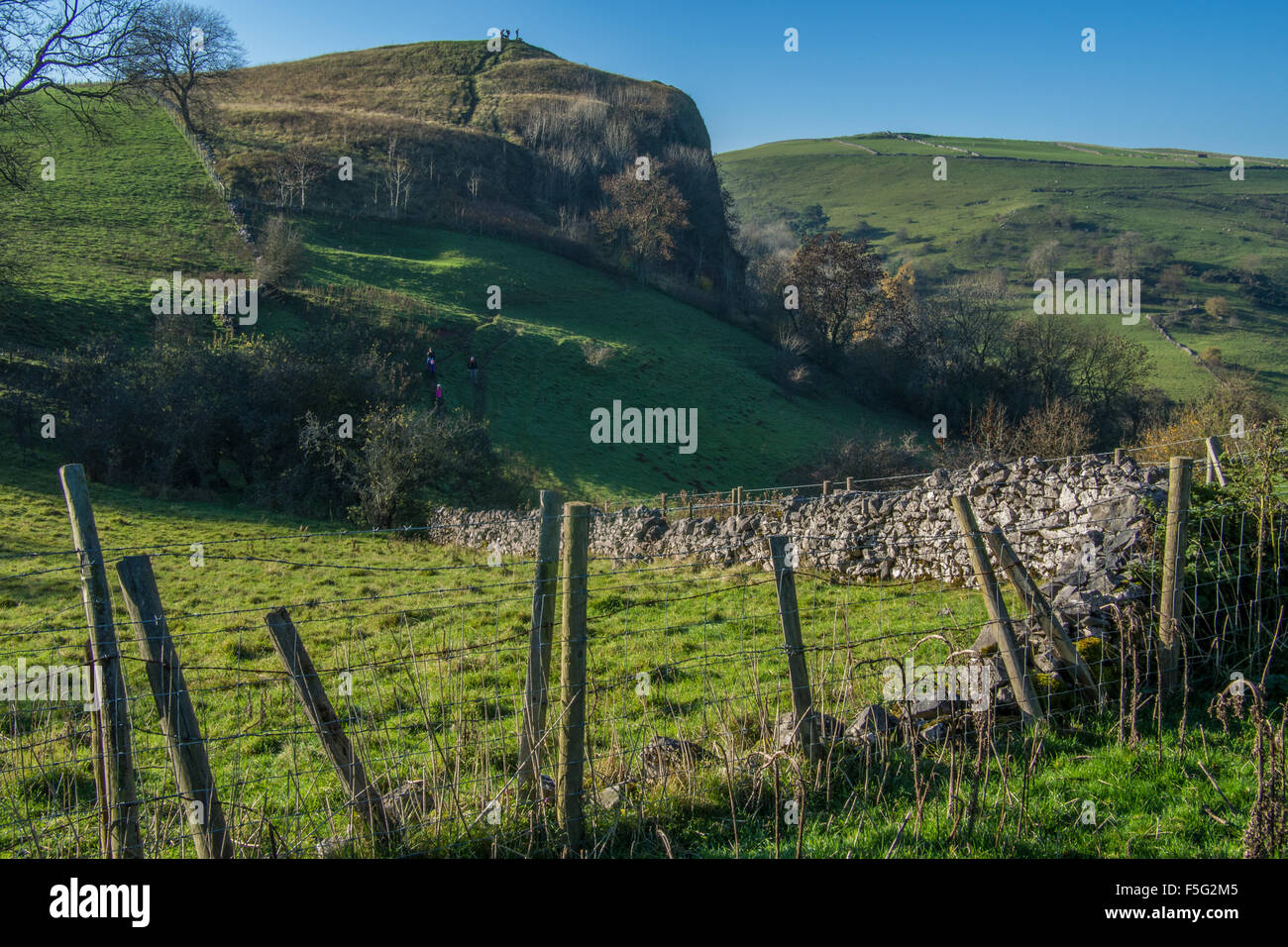 Thors 'cave' aka Thors Chambre Cavern & Thyrsis's Cave, dans le Peak District Stafffordshire près du village de Wetton, Angleterre. Banque D'Images