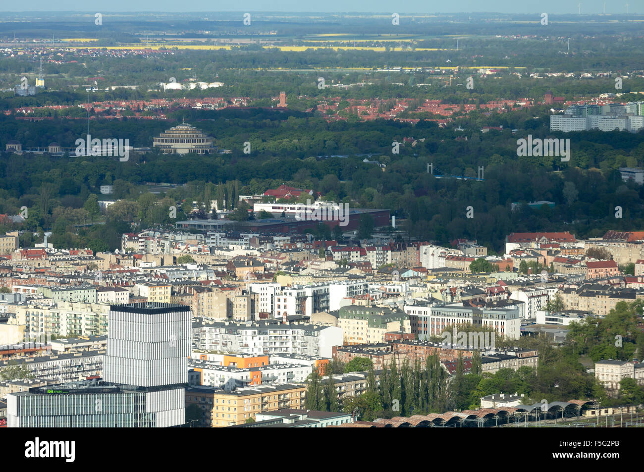 Wroclaw, Pologne, vue de la Sky Tower la direction de la ville Jahrhunderthalle Banque D'Images