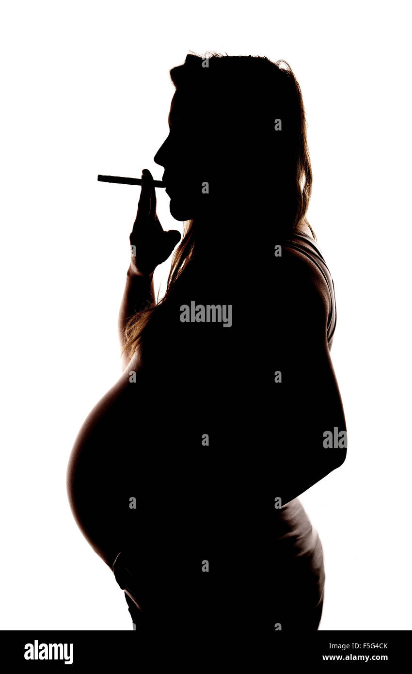 Fumer durant la grossesse d'ossature sur blanc Banque D'Images
