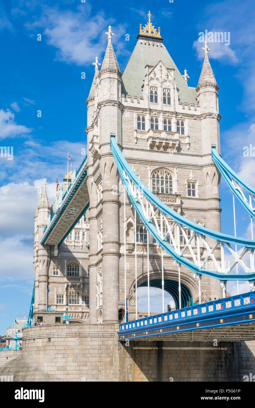 Le Tower Bridge et la Tamise City de Londres Angleterre GO UK EU Europe Banque D'Images