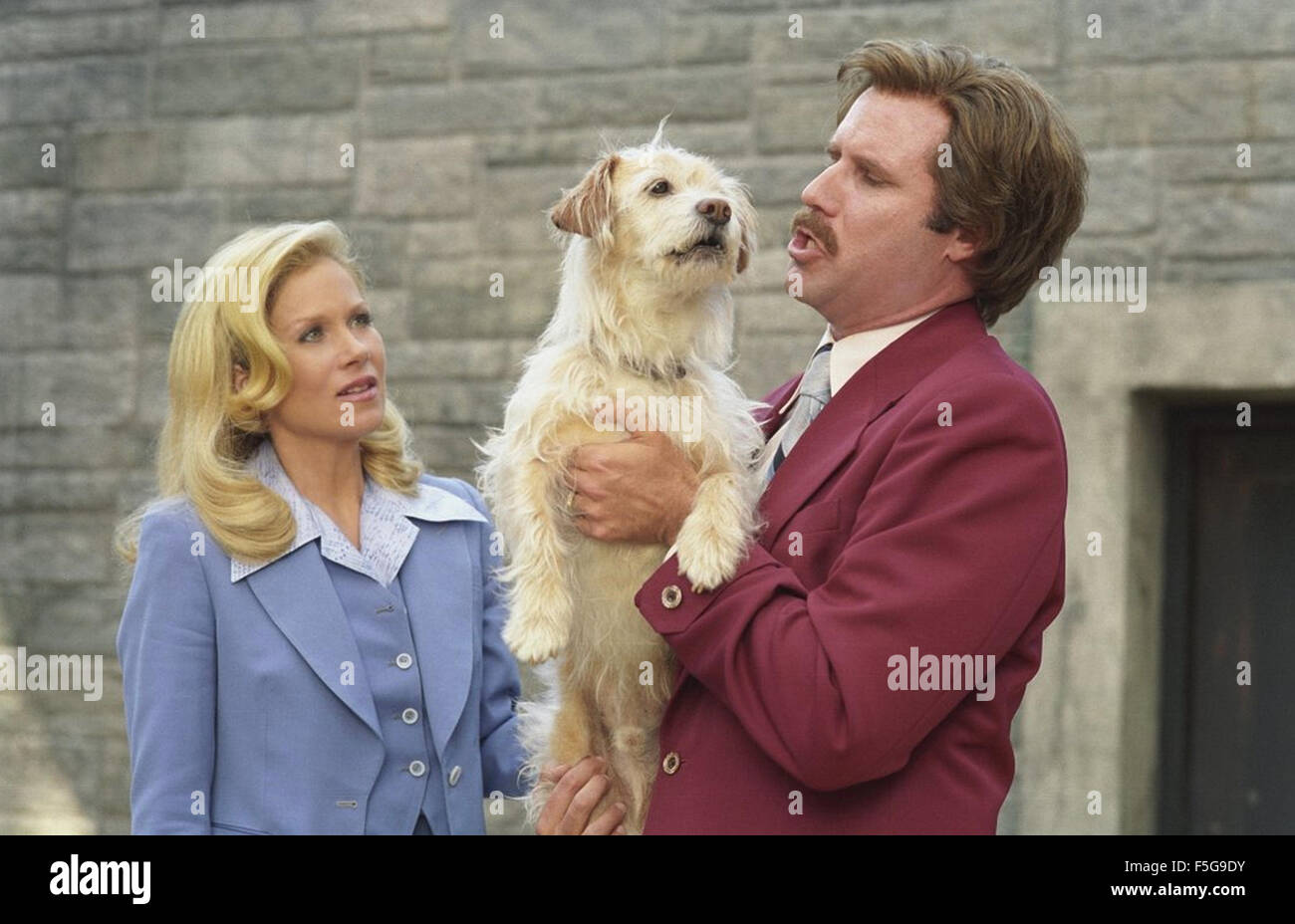 Présentateur : LA LÉGENDE DE RON BURGUNDY 2004 DREAMWORKS LLC film avec Christina Applegate et Will Ferrell Banque D'Images