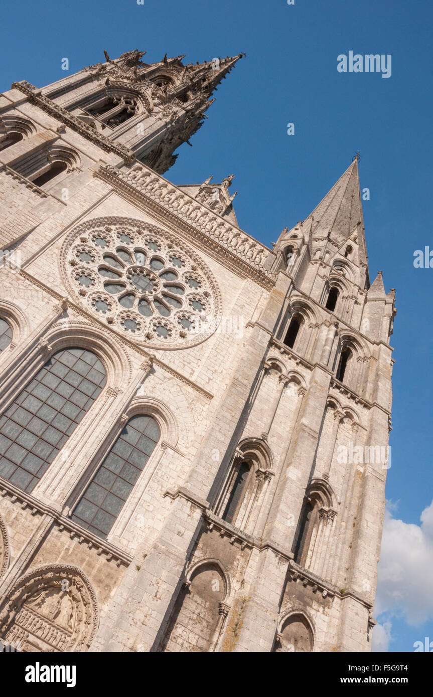 Façade extérieure de la cathédrale de Chartres, France Banque D'Images