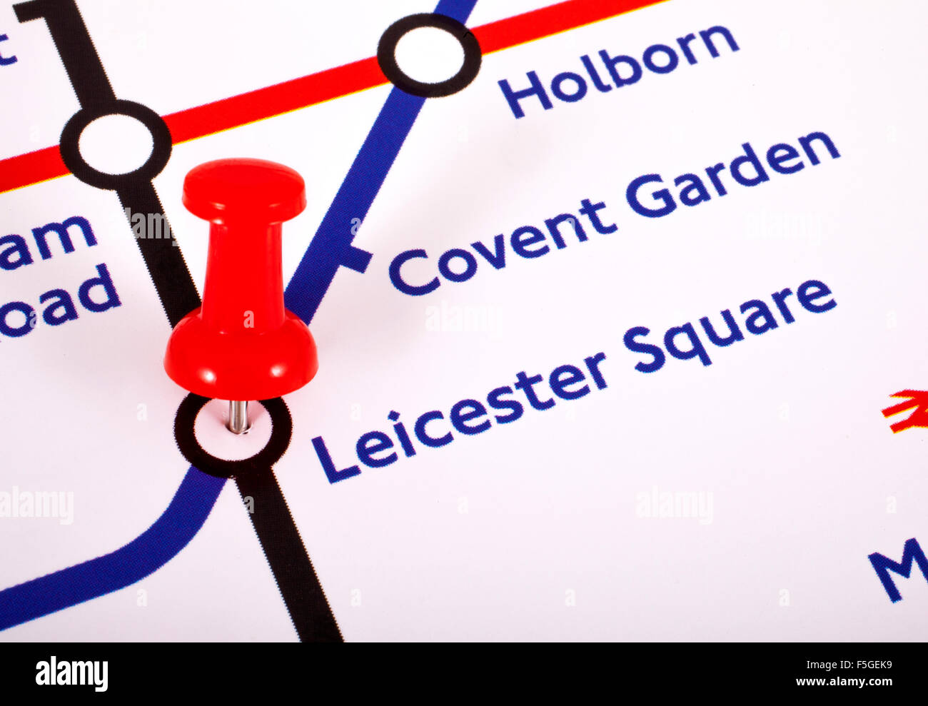 Londres, Royaume-Uni - 1ER NOVEMBRE 2015 : un repère marquant l'emplacement de Leicester Square station sur une carte du métro de Londres, le 1er N Banque D'Images