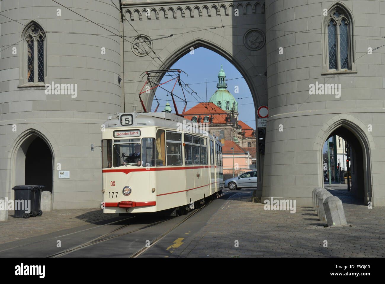 Le tramway n°177 Potsdam Nauener Tor sur Friedrich à Egbert Straβe -2 Banque D'Images