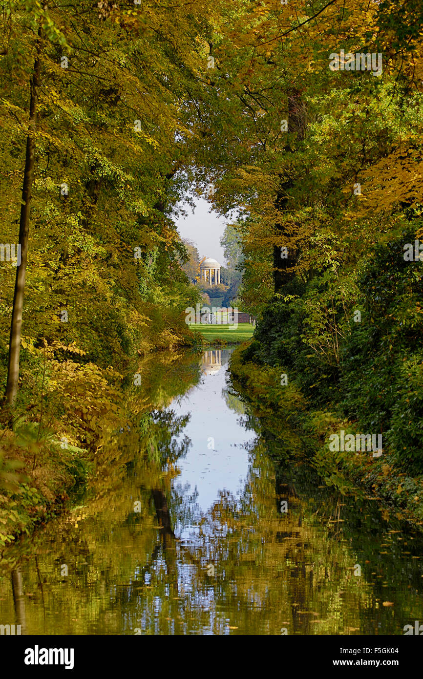 Parc et Temple de Vénus, automne, Dessau-Wörlitz Jardin Royaume, Wörlitz, Saxe-Anhalt, Allemagne Banque D'Images