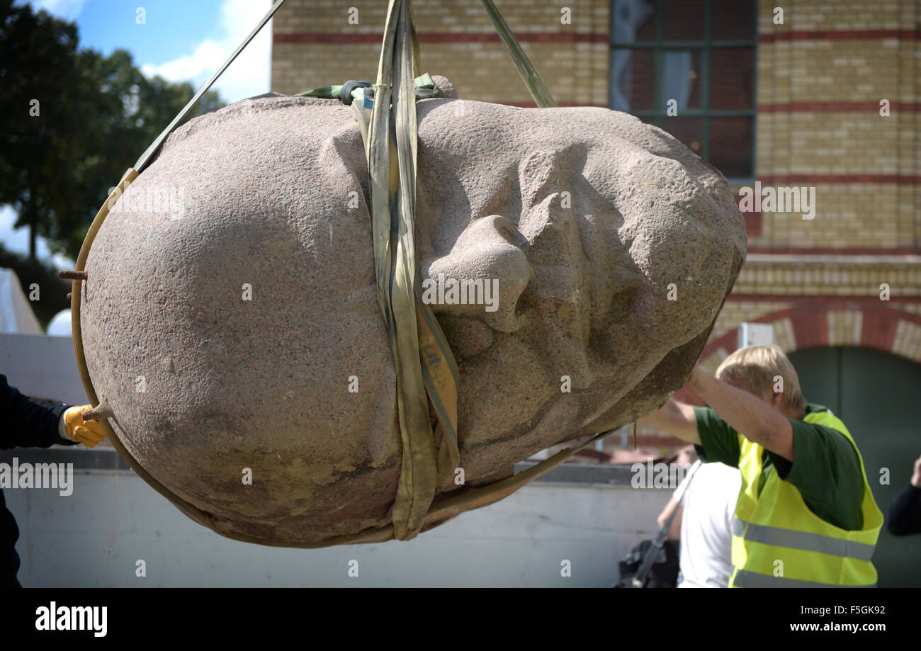 Berlin, Allemagne, la re-Berlin excavées à tête Lénine le granit Banque D'Images