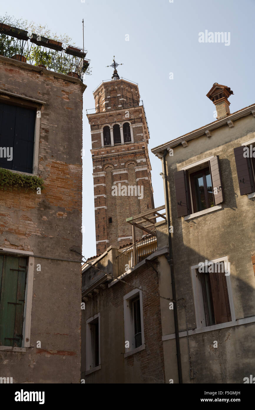 Venise, Italie, la tour de l'église de Santo Stefano Banque D'Images
