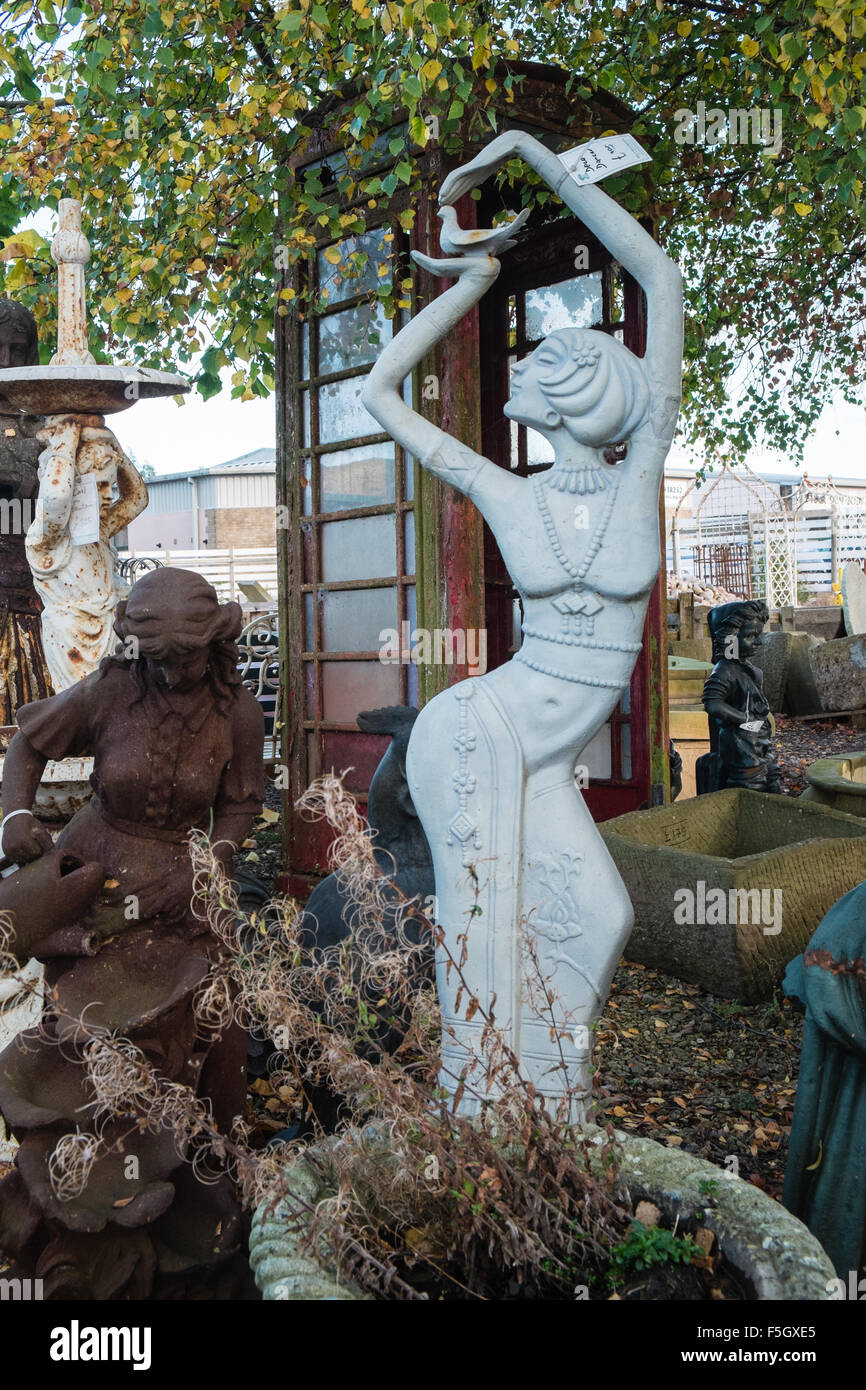 Danseur, statue, dans des puits de cour,remise en état,recyclage,Somerset,,, Banque D'Images