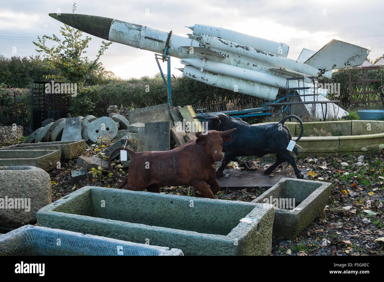 La masse énorme, à l'air, missile, à la vente à la remise en état des puits,cour,recyclage,Somerset,,, Banque D'Images