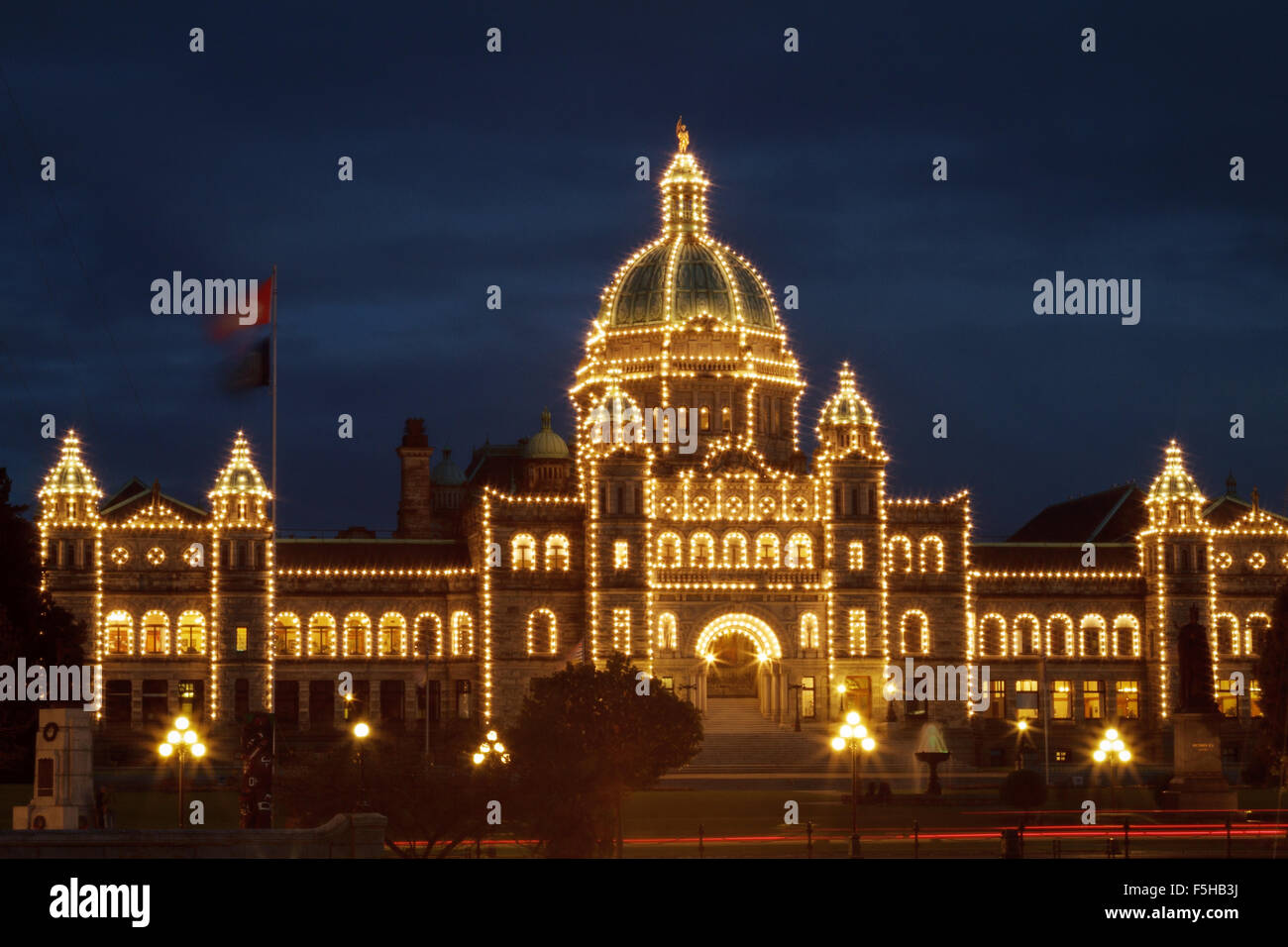 Détail de la soirée la maison du gouvernement à Victoria (C.-B.) à l'aide d'une longue exposition. Banque D'Images