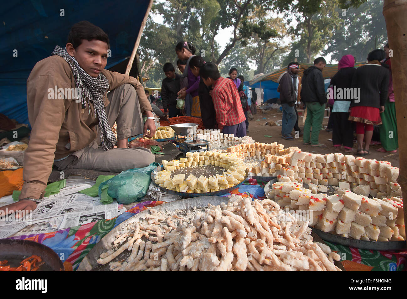 Vendeur de rue au cours de Maggy festival à Bardia, district de Terai, Népal Banque D'Images