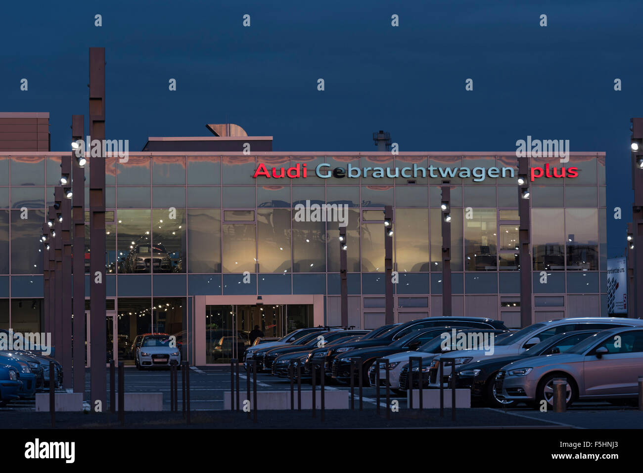 Rezensionen Für Audi Zentrum Berlin Adlershof Centre audi adlershof Banque d'image et photos - Alamy