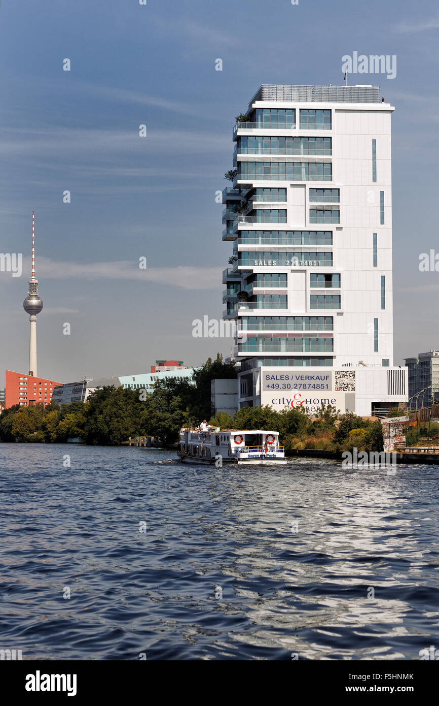 Berlin, Allemagne, donnant sur la rivière Spree sur les niveaux de vie chambre Banque D'Images