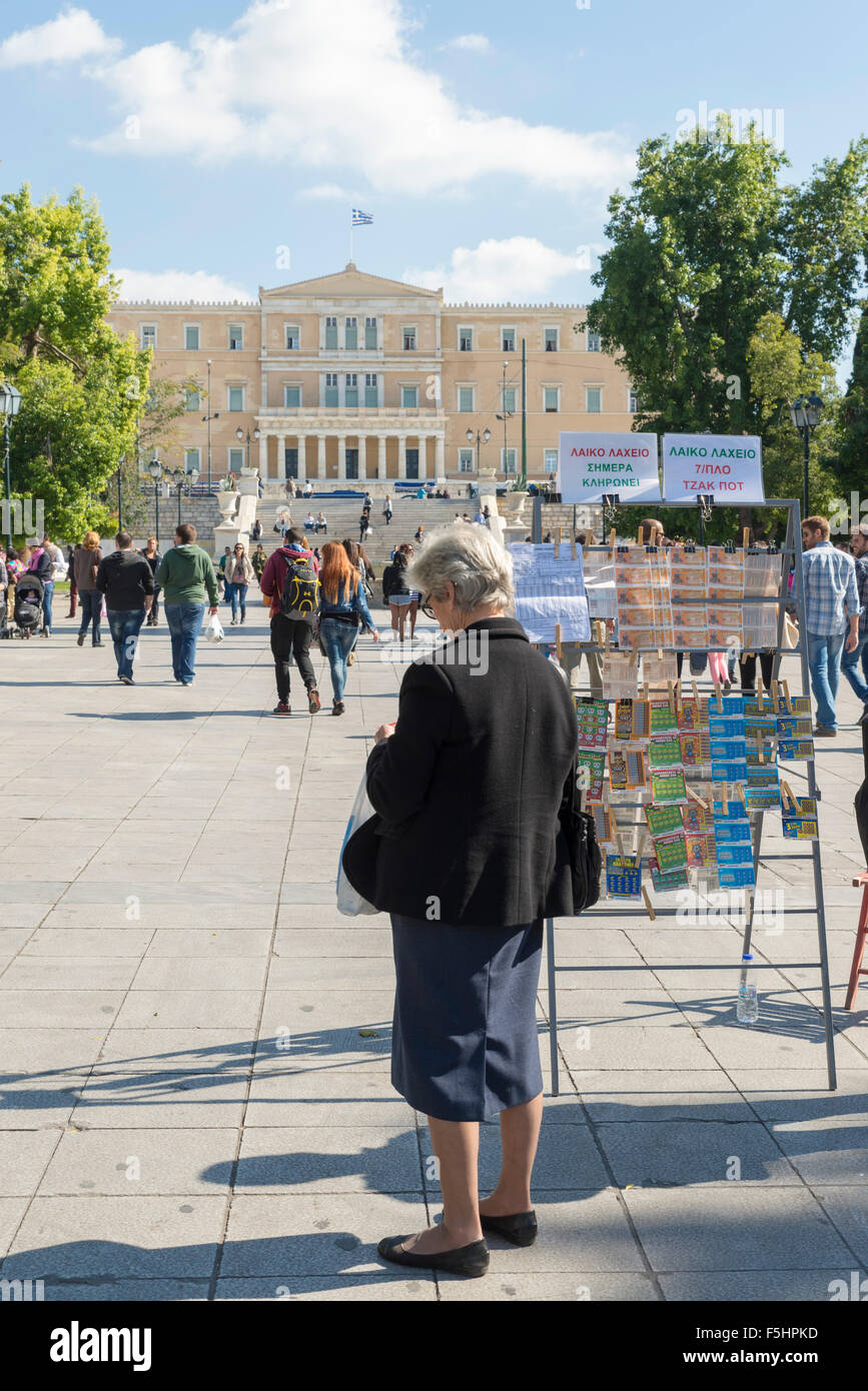 Athènes, Grèce - 27 octobre 2015 : d'influence de loterie dans la place Syntagma Banque D'Images