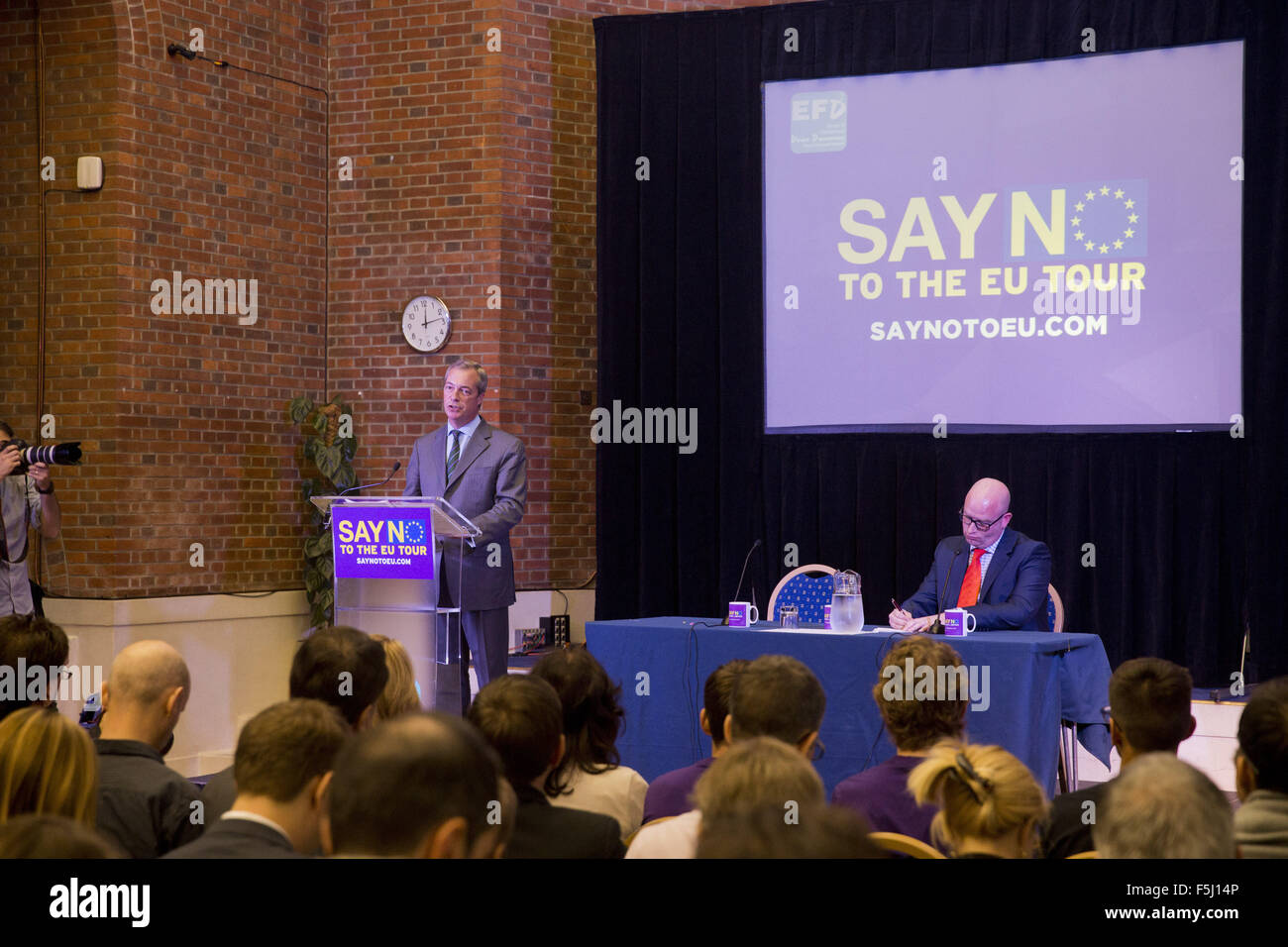 Leader de l'UKIP Nigel Farage va dévoiler les dates du prochain dire non au référendum de l'Union européenne guidée et lancer la campagne référendaire de l'UKIP. Doté d''atmosphère : où : London, Royaume-Uni Quand : 04 Oct 2015 Banque D'Images