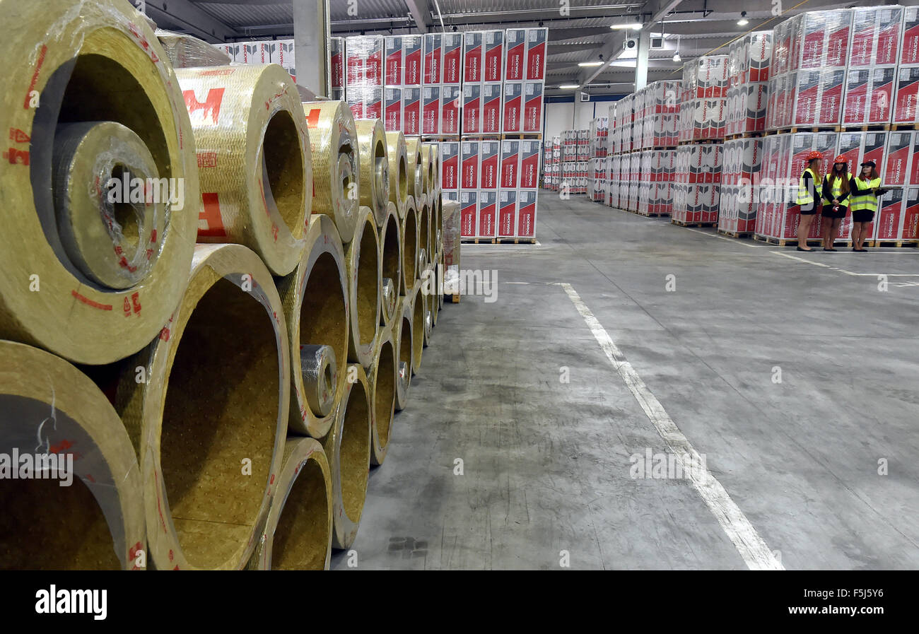 Bohumín, République tchèque. 5Th Nov, 2015. La laine de roche Rockwool isolation producteur présente de nouvelles chaînes de production en Bohumín, République tchèque, le jeudi 5 novembre 2015. © Jaroslav Ozana/CTK Photo/Alamy Live News Banque D'Images