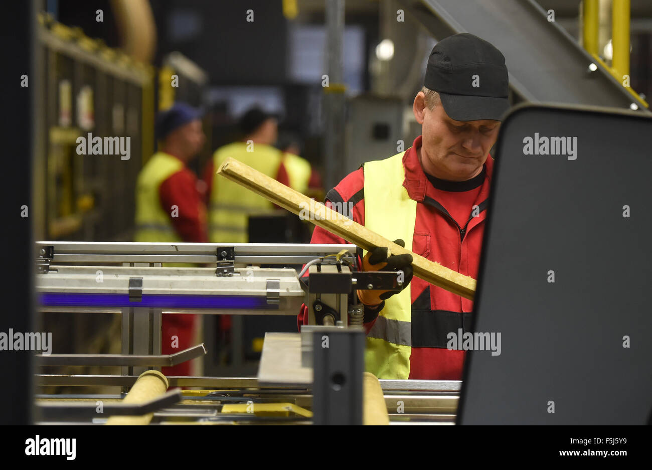 Bohumín, République tchèque. 5Th Nov, 2015. La laine de roche Rockwool isolation producteur présente de nouvelles chaînes de production en Bohumín, République tchèque, le jeudi 5 novembre 2015. © Jaroslav Ozana/CTK Photo/Alamy Live News Banque D'Images