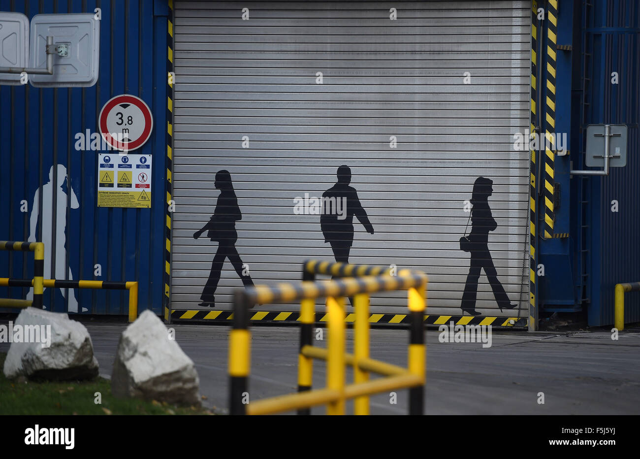 Bohumín, République tchèque. 5Th Nov, 2015. La laine de roche Rockwool isolation producteur présente de nouvelles chaînes de production en Bohumín, République tchèque, le jeudi 5 novembre 2015. © Jaroslav Ozana/CTK Photo/Alamy Live News Banque D'Images