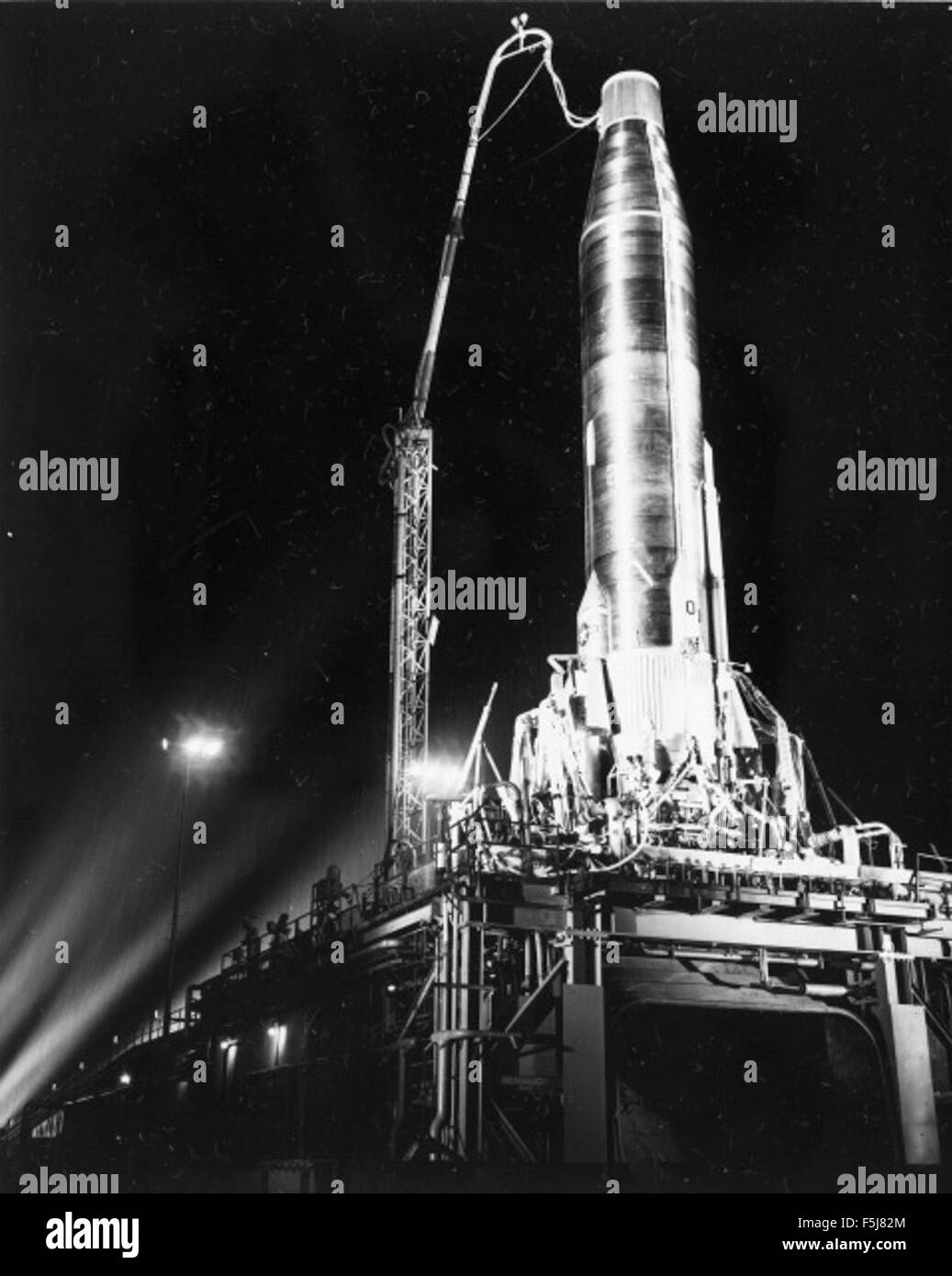 Image négative de la collection Atlas, représentant les premières phases d'essais et d'ingénierie du programme de missiles Atlas. Banque D'Images